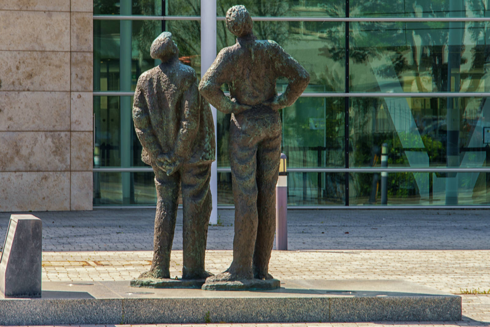 THE TWO WORKING MEN STATUES BY OISIN KELLY